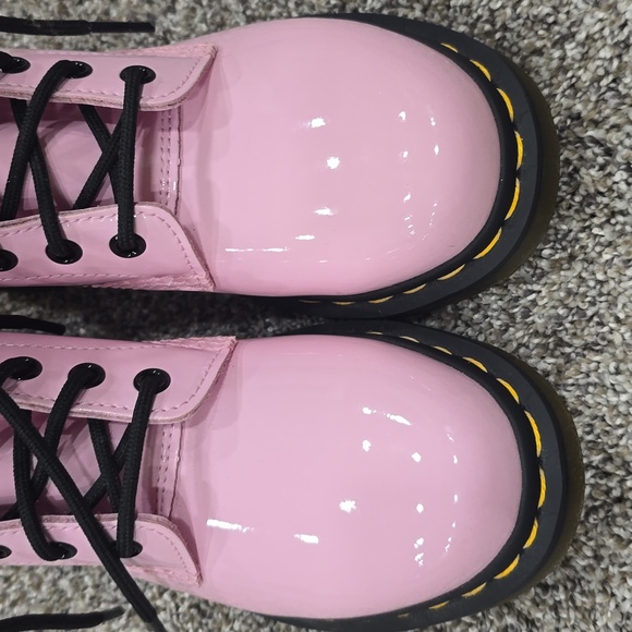 Dr. Martens Lamper Pale Pink Paten Boots Sz 6 NEW - Picture 3 of 9